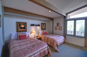 Lichenhearth Condominiums