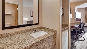 Best Western Plus Gateway Inn & Suites