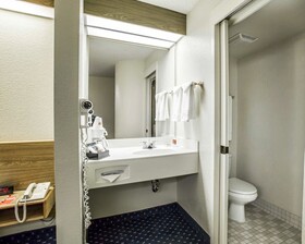 Econo Lodge Denver International Airport