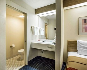 Econo Lodge Denver International Airport