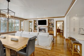 Elkhorn Lodge