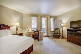 Elkhorn Lodge