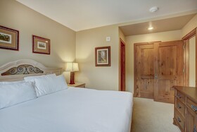 Elkhorn Lodge