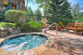 Elkhorn Lodge