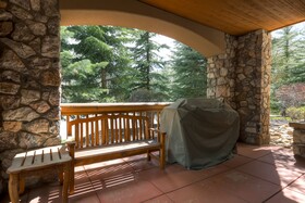 Elkhorn Lodge