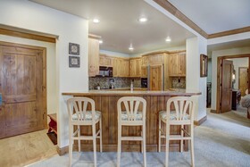 Elkhorn Lodge