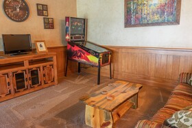 Elkhorn Lodge
