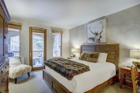 Elkhorn Lodge