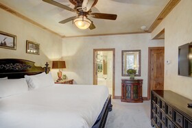 Elkhorn Lodge