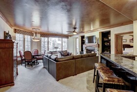 Elkhorn Lodge