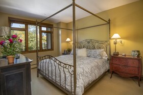 Highlands Lodge