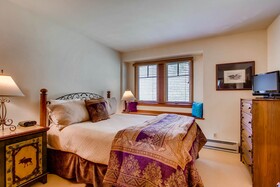 Highlands Lodge