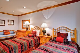 Highlands Lodge