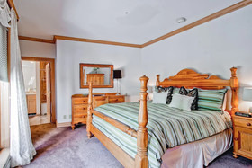Oxford Court by Beaver Creek Mountain Lodging