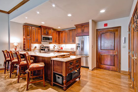 Oxford Court by Beaver Creek Mountain Lodging