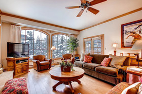 Oxford Court by Beaver Creek Mountain Lodging