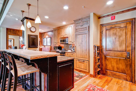 Oxford Court by Beaver Creek Mountain Lodging