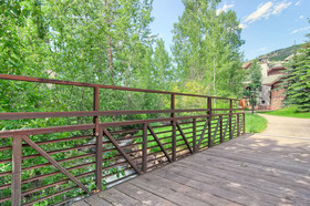 Oxford Court by Beaver Creek Mountain Lodging