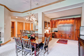 Oxford Court by Beaver Creek Mountain Lodging