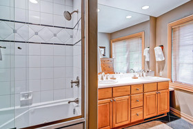 Oxford Court by Beaver Creek Mountain Lodging