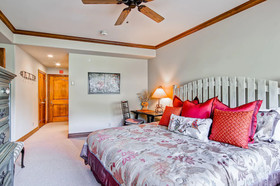 Oxford Court by Beaver Creek Mountain Lodging