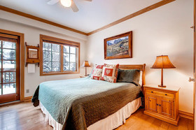 Oxford Court by Beaver Creek Mountain Lodging