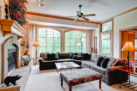 Oxford Court by Beaver Creek Mountain Lodging