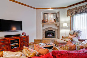 Oxford Court by Beaver Creek Mountain Lodging
