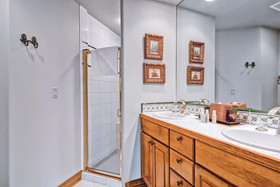 Oxford Court by Beaver Creek Mountain Lodging