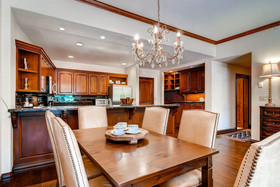 Oxford Court by Beaver Creek Mountain Lodging