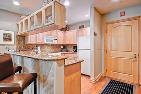 Oxford Court by Beaver Creek Mountain Lodging