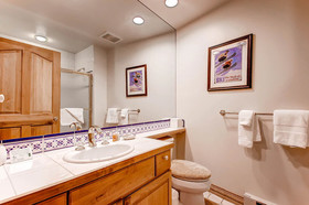 Oxford Court by Beaver Creek Mountain Lodging