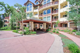 Oxford Court by Beaver Creek Mountain Lodging