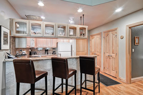 Oxford Court by Beaver Creek Mountain Lodging