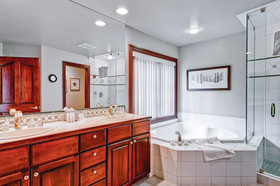 Oxford Court by Beaver Creek Mountain Lodging