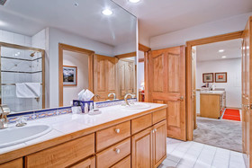 Oxford Court by Beaver Creek Mountain Lodging
