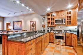 Oxford Court by Beaver Creek Mountain Lodging
