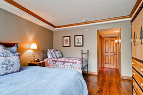 Oxford Court by Beaver Creek Mountain Lodging