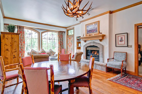 Oxford Court by Beaver Creek Mountain Lodging