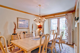 Oxford Court by Beaver Creek Mountain Lodging