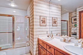 Oxford Court by Beaver Creek Mountain Lodging