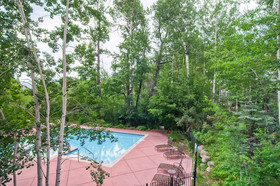 Oxford Court by Beaver Creek Mountain Lodging