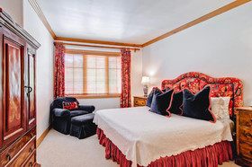 Oxford Court by Beaver Creek Mountain Lodging