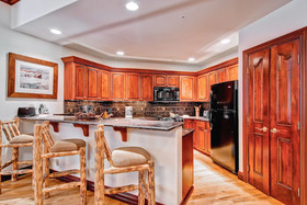Oxford Court by Beaver Creek Mountain Lodging