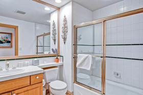 Oxford Court by Beaver Creek Mountain Lodging