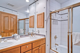 Oxford Court by Beaver Creek Mountain Lodging