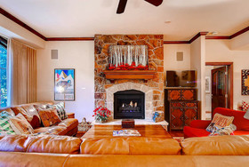 Oxford Court by Beaver Creek Mountain Lodging