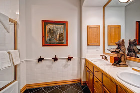 Oxford Court by Beaver Creek Mountain Lodging