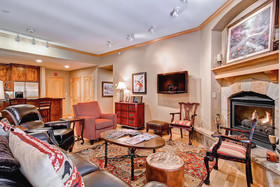 Oxford Court by Beaver Creek Mountain Lodging