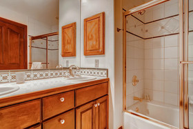 Oxford Court by Beaver Creek Mountain Lodging